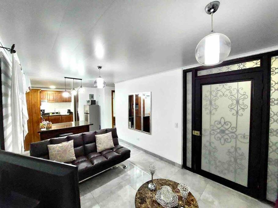 Airport Sjo Residence - Edward & Familia Inn Río Segundo エクステリア 写真