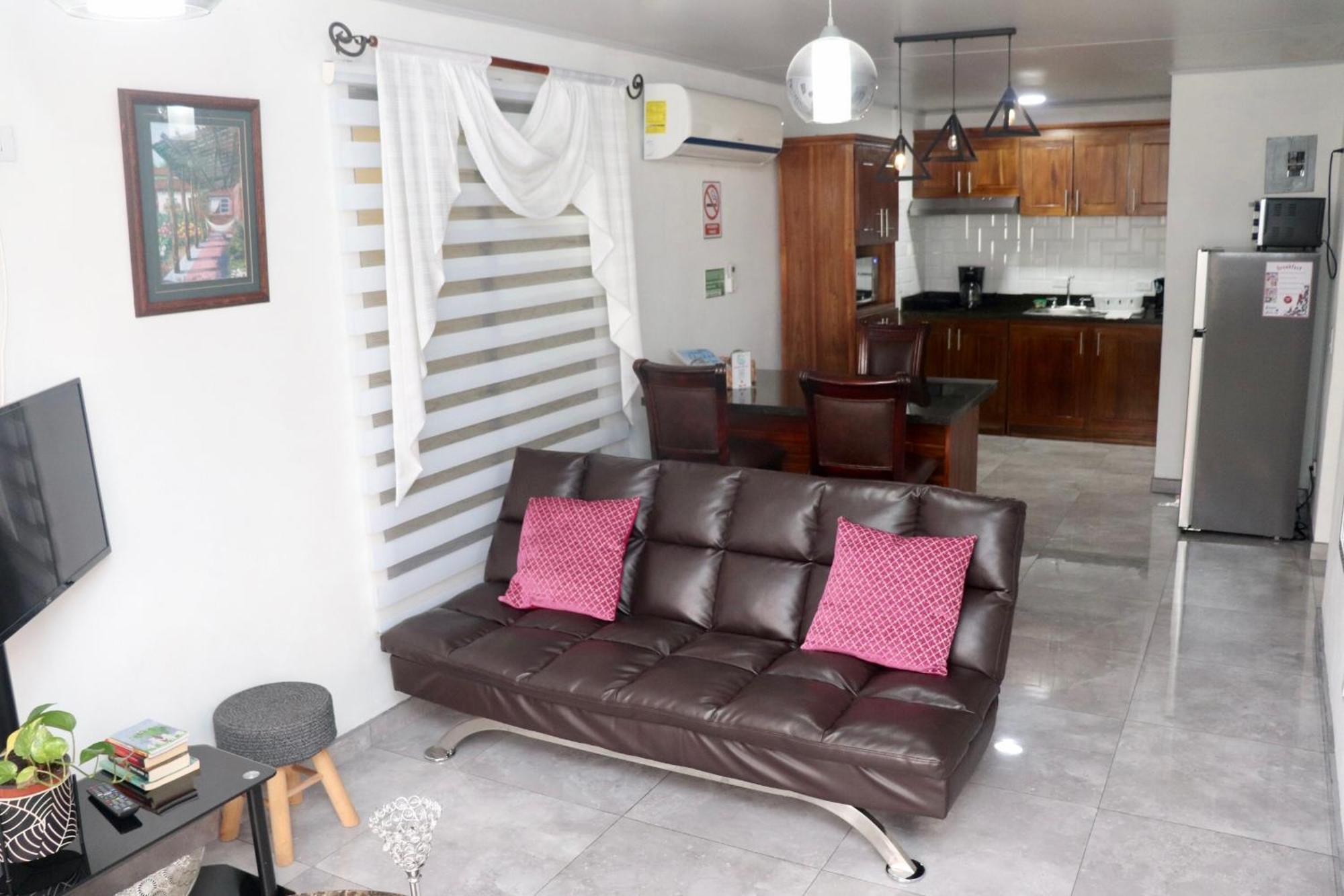 Airport Sjo Residence - Edward & Familia Inn Río Segundo エクステリア 写真